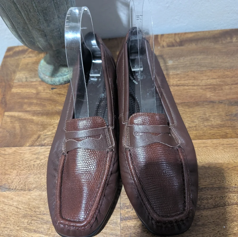 SAS J Slip On Loafer Womens 9 Brown Leather Comfort Shoe Moccasin Made in‎ USA